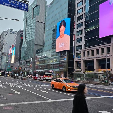 Hongdae Residence-2 1Min From Hongik Uni Station Exit #1 سيول المظهر الخارجي الصورة