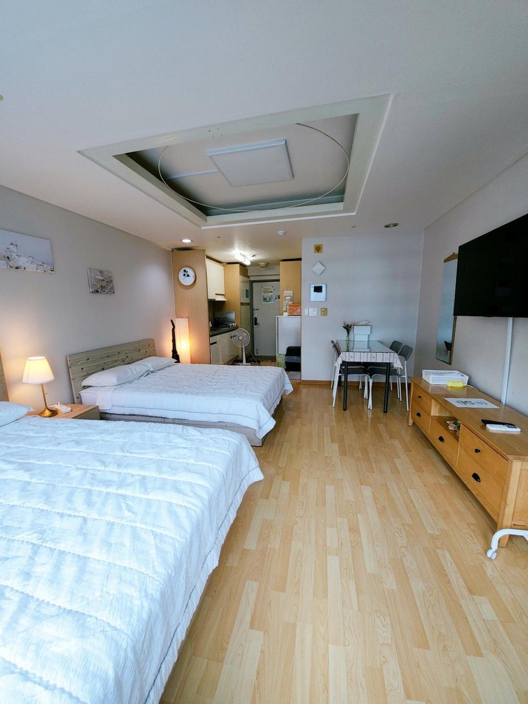 Hongdae Residence-2 1Min From Hongik Uni Station Exit #1 سيول المظهر الخارجي الصورة