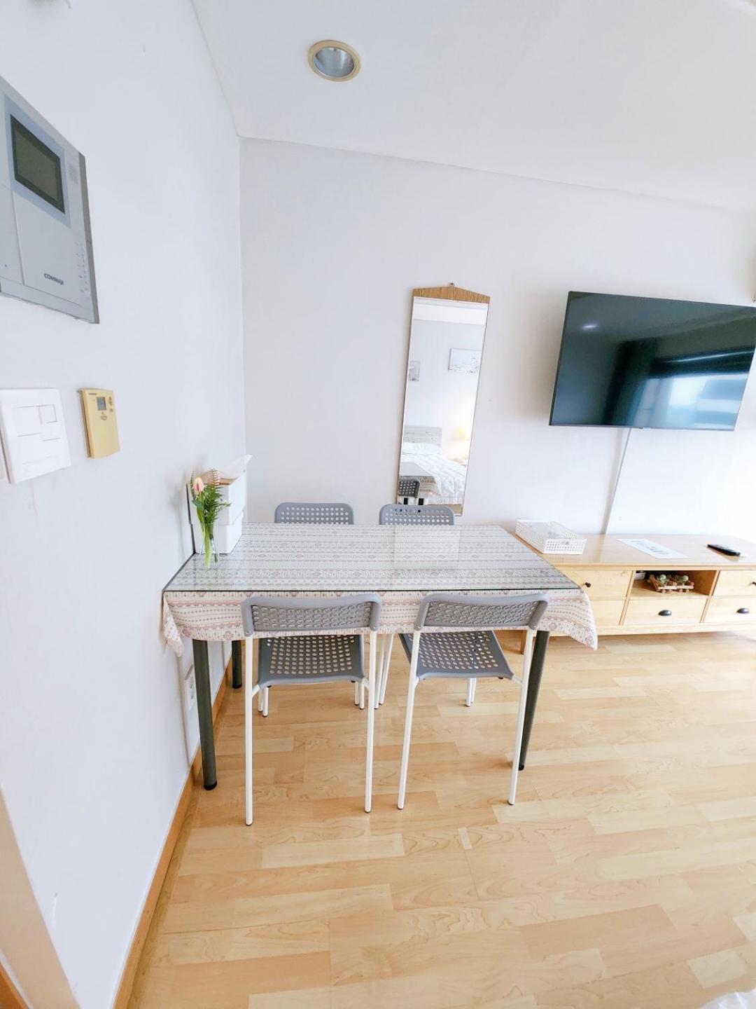Hongdae Residence-2 1Min From Hongik Uni Station Exit #1 سيول المظهر الخارجي الصورة