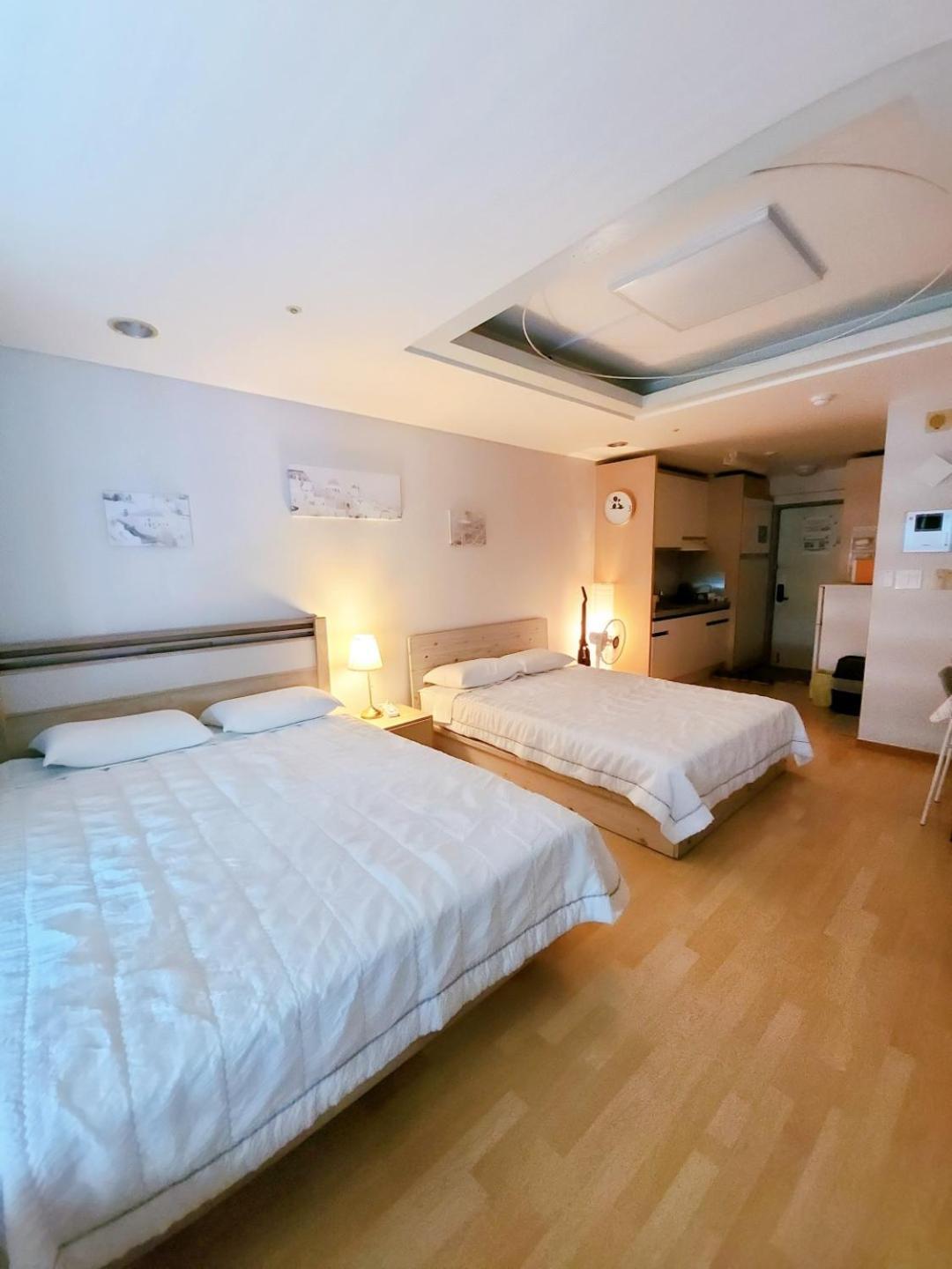 Hongdae Residence-2 1Min From Hongik Uni Station Exit #1 سيول المظهر الخارجي الصورة