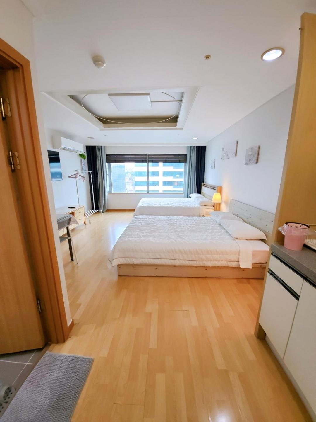 Hongdae Residence-2 1Min From Hongik Uni Station Exit #1 سيول المظهر الخارجي الصورة