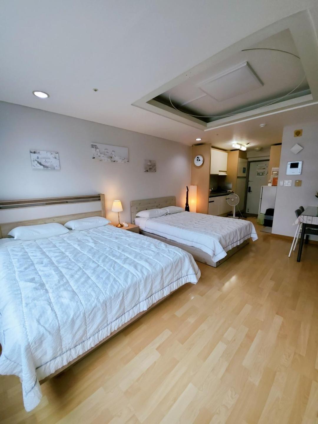 Hongdae Residence-2 1Min From Hongik Uni Station Exit #1 سيول المظهر الخارجي الصورة