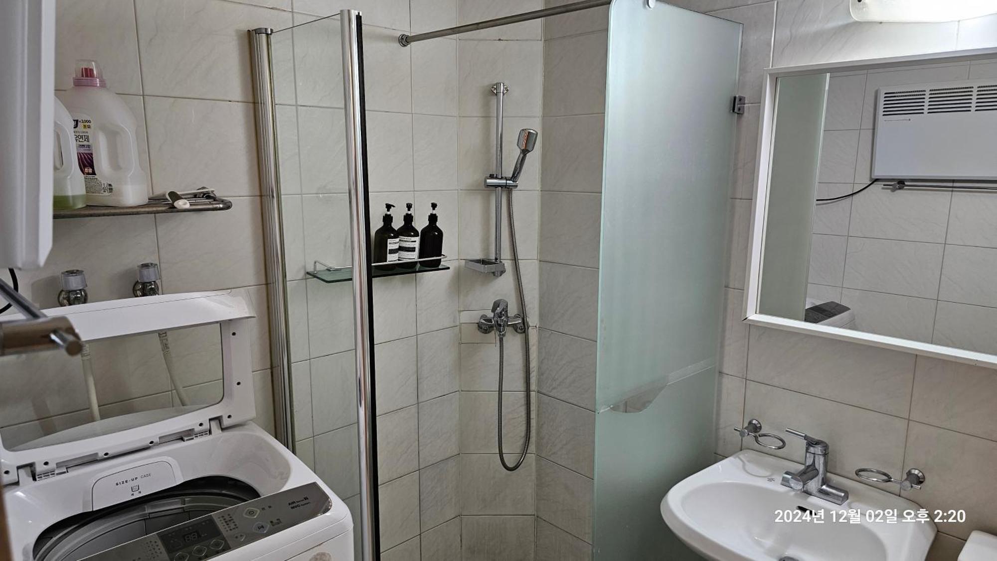 Hongdae Residence-2 1Min From Hongik Uni Station Exit #1 سيول المظهر الخارجي الصورة